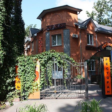 Hotel Gostynnyi Dvir Buča Exteriér fotografie