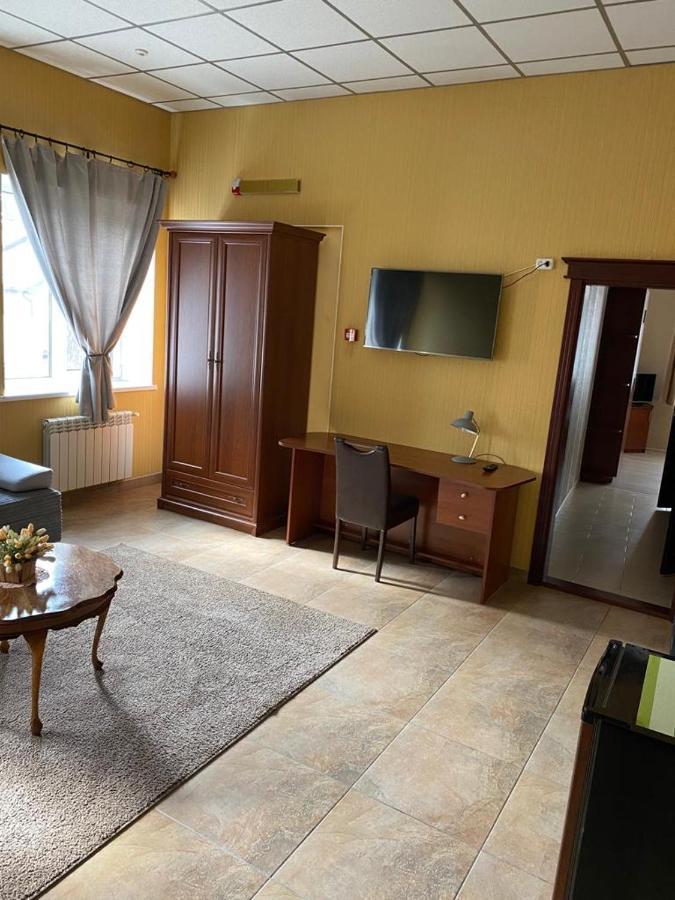 Hotel Gostynnyi Dvir Buča Exteriér fotografie