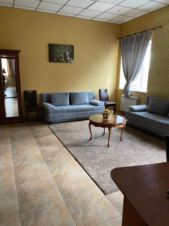 Hotel Gostynnyi Dvir Buča Exteriér fotografie