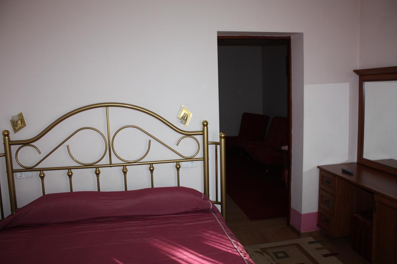 Hotel Gostynnyi Dvir Buča Pokoj fotografie