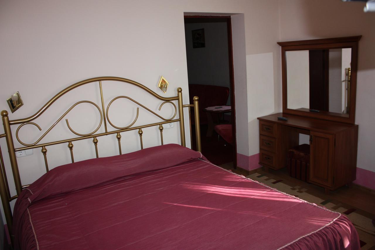 Hotel Gostynnyi Dvir Buča Exteriér fotografie